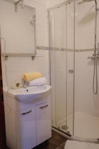 A bathroom at Casa Cristina Még 37 kép