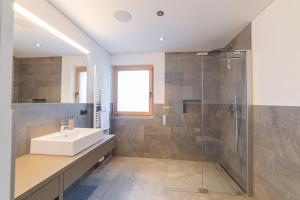 Ένα μπάνιο στο Ganovhof - Deluxe Chalet +32 φωτογραφίες