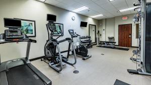 Fitness centrum a/nebo fitness zařízení v ubytování Staybridge Suites Laredo by IHG