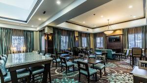 Posezení v ubytování Staybridge Suites Laredo by IHG