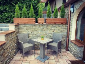A seating area at Panorama Home