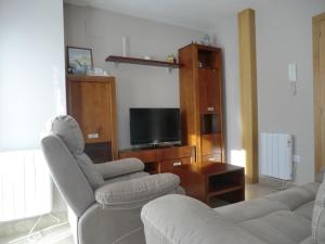 a living room with two chairs and a television at Flor de Lis in Benasal