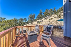 Photo de la galerie de l'établissement Mountains Majesty Cabin with Hot Tub and Mtn Views!, à Ruidoso