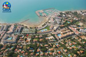 an aerial view of a resort near the beach at Apartamentos Marino Casa Azahar in Alcossebre