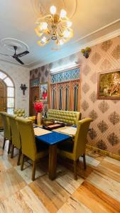 a dining room with a table and chairs at Krishna Kunj in Rānchī