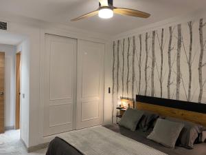 Postel nebo postele na pokoji v ubytování PUERTO BANUS BEACH MODERNO Apartamento + 12 fotografií