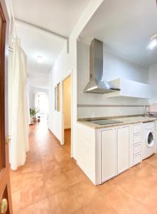 A kitchen or kitchenette at SuperB Apartment in downtown of Sevilla ,parking optional, Top !!