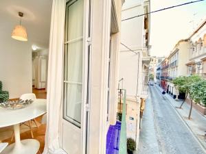 A balcony or terrace at SuperB Apartment in downtown of Sevilla ,parking optional, Top !!