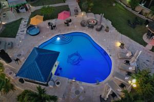 an overhead view of a large blue swimming pool at casaenjoysamana in Los Naranjos