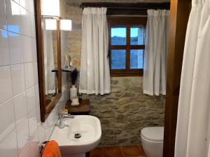 Koupelna v ubytování Casa Rural Torre Gargallo + 27 fotografií