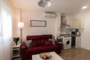 A kitchen or kitchenette at R&M ALOJAMIENTOS C/SIERPES 46