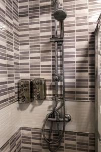 A bathroom at R&M ALOJAMIENTOS C/SIERPES 46 Még 36 kép