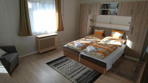 Posteľ alebo postele v izbe v ubytovaní Zalakaros Panoráma Apartmanok