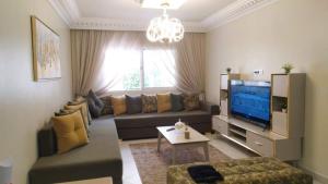 พื้นที่นั่งเล่นของ New Luxury Apartment, 3 Bed, 7Mins to Beach - Aida