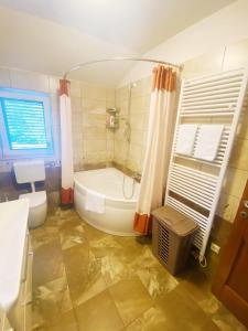 Ένα μπάνιο στο Villa Aranea mit Privatem Pool !!!