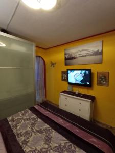 TV a/nebo společenská místnost v ubytování boungalow Mena Playmar