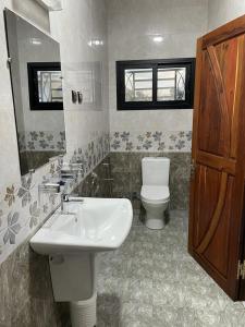 a bathroom with a sink and a toilet at Havana Hôtel in Morondava