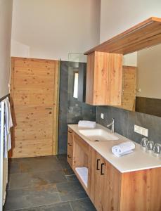 A bathroom at Residence Blumenthalerhof