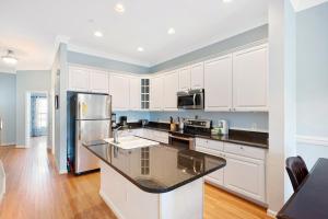 Kuchyň nebo kuchyňský kout v ubytování 81 Waters Edge