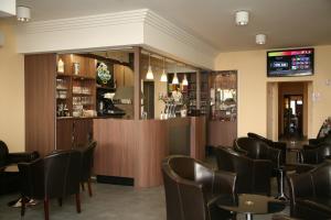 Lounge nebo bar v ubytování Logis Hôtel- Restaurant La Renaissance