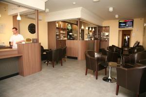 Lounge nebo bar v ubytování Logis Hôtel- Restaurant La Renaissance