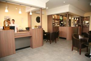 Lounge nebo bar v ubytování Logis Hôtel- Restaurant La Renaissance