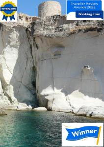 ボーザ・マリーナにあるElicrisoの水辺の崖の上の冬の看板