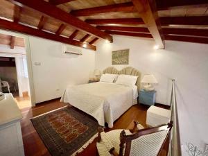 a bedroom with a bed in a room with wooden ceilings at Agriturismo Potrero Grande sul Lago di Martignano con spiaggia in Campagnano di Roma