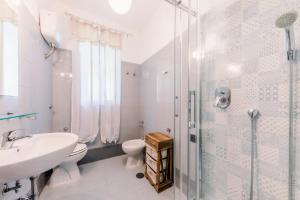 Ένα μπάνιο στο La residEnza Holiday House Ravello +34 φωτογραφίες