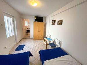Posteľ alebo postele v izbe v ubytovaní Studio in Jadranovo 42266
