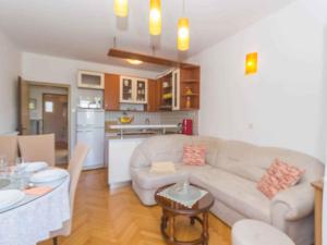 Kuchyňa alebo kuchynka v ubytovaní Apartment in Njivice - Insel Krk 42232