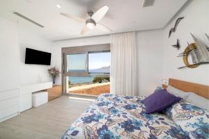 Posteľ alebo postele v izbe v ubytovaní Seafront Luxury Moonlight Villa in South East Crete with Breathtaking Views + 37 fotografií