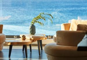 Posedenie v ubytovaní Seafront Luxury Moonlight Villa in South East Crete with Breathtaking Views