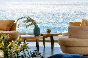 Posedenie v ubytovaní Seafront Luxury Moonlight Villa in South East Crete with Breathtaking Views