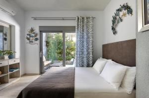 Posteľ alebo postele v izbe v ubytovaní Seafront Luxury Moonlight Villa in South East Crete with Breathtaking Views