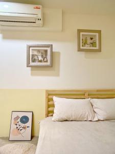 a bedroom with a bed and a air conditioner at Holayoyo in Tainan