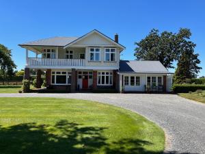 a large house with a driveway in front of it at The Studio at Northfield in Methven