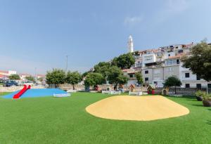 Bazén v ubytovaní House Sunshine alebo v jeho blízkosti
