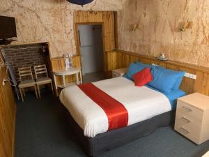 Postel nebo postele na pokoji v ubytování Comfort Inn Coober Pedy Experience