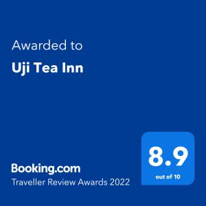 Ett certifikat, pris eller annat dokument som visas upp på Uji Tea Inn