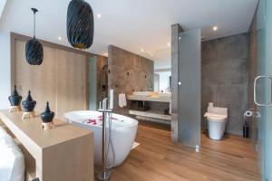 Et badeværelse på Labriz Ocean Villa Plus - Tropical Modern Living