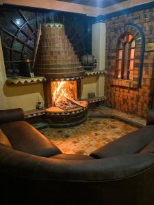 Posezení v ubytování Alondra Posada Turística, escape con chimenea a una hora de Bogotá