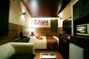 Kuchyň nebo kuchyňský kout v ubytování HOTEL CHECK INN BALI adult only