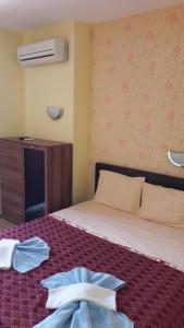 Postel nebo postele na pokoji v ubytování Apartament Fantasy Hisarya