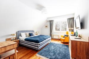 a bedroom with a bed and a desk and a couch at Stacja Szklarska Poręba - cisza i komfort in Szklarska Poręba