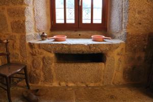 a stone room with two bowls on a stone wall at Le petit château du Villard 