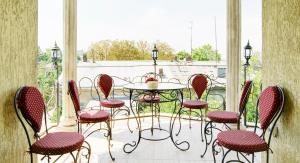 A seating area at Pearl Mini-Hotel