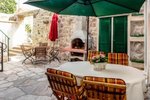 a table and chairs with an umbrella on a patio at ToMaDi Residence in Split