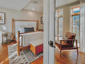 Кровать или кровати в номере Zane Grey Pueblo Hotel