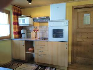 Kuchyň nebo kuchyňský kout v ubytování Pension/FeWo E. Tschernach